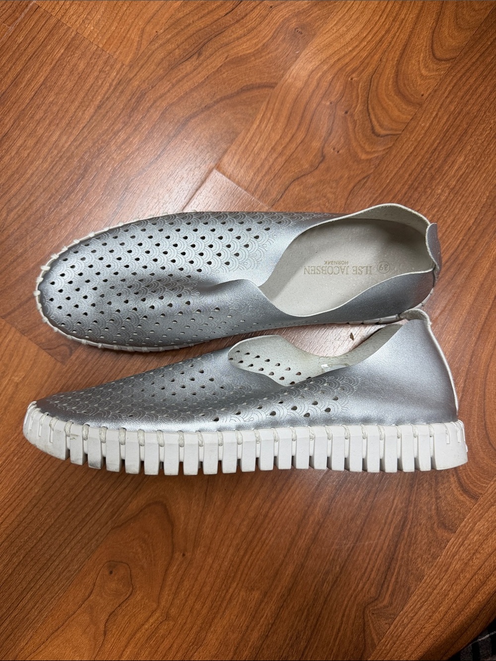 Ilse Jacobsen Silver Perforated Slip-On Loafers 9